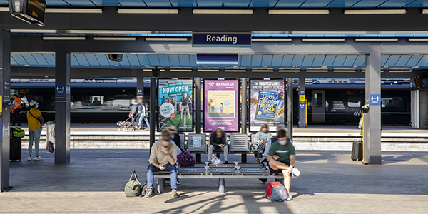 Train platform covid 2 meter distance