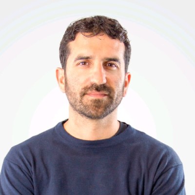A picture of Luis Serna