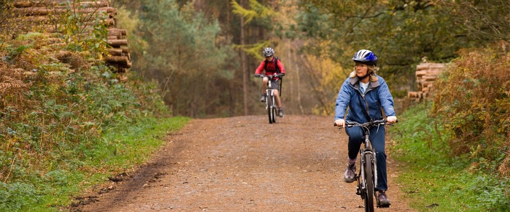 family on a child friendly cycling trail