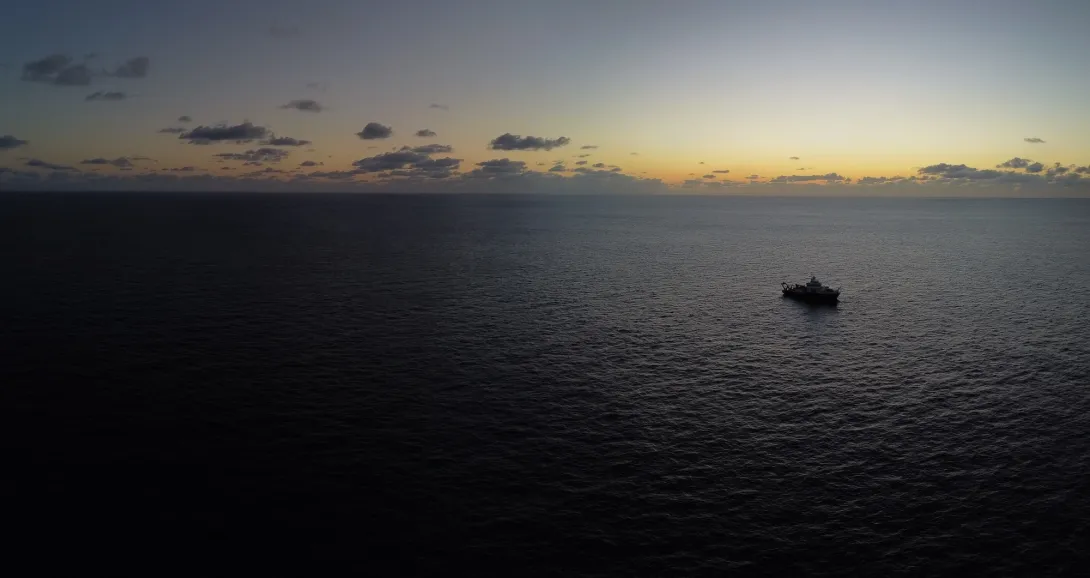 RRS Discovery on the horizon