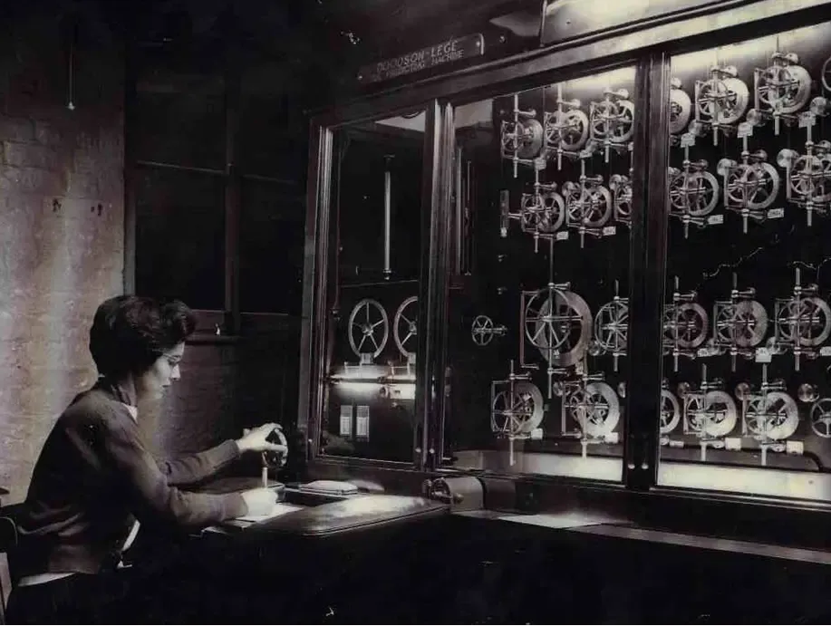 Doodson-Lege Tide Predicting Machine