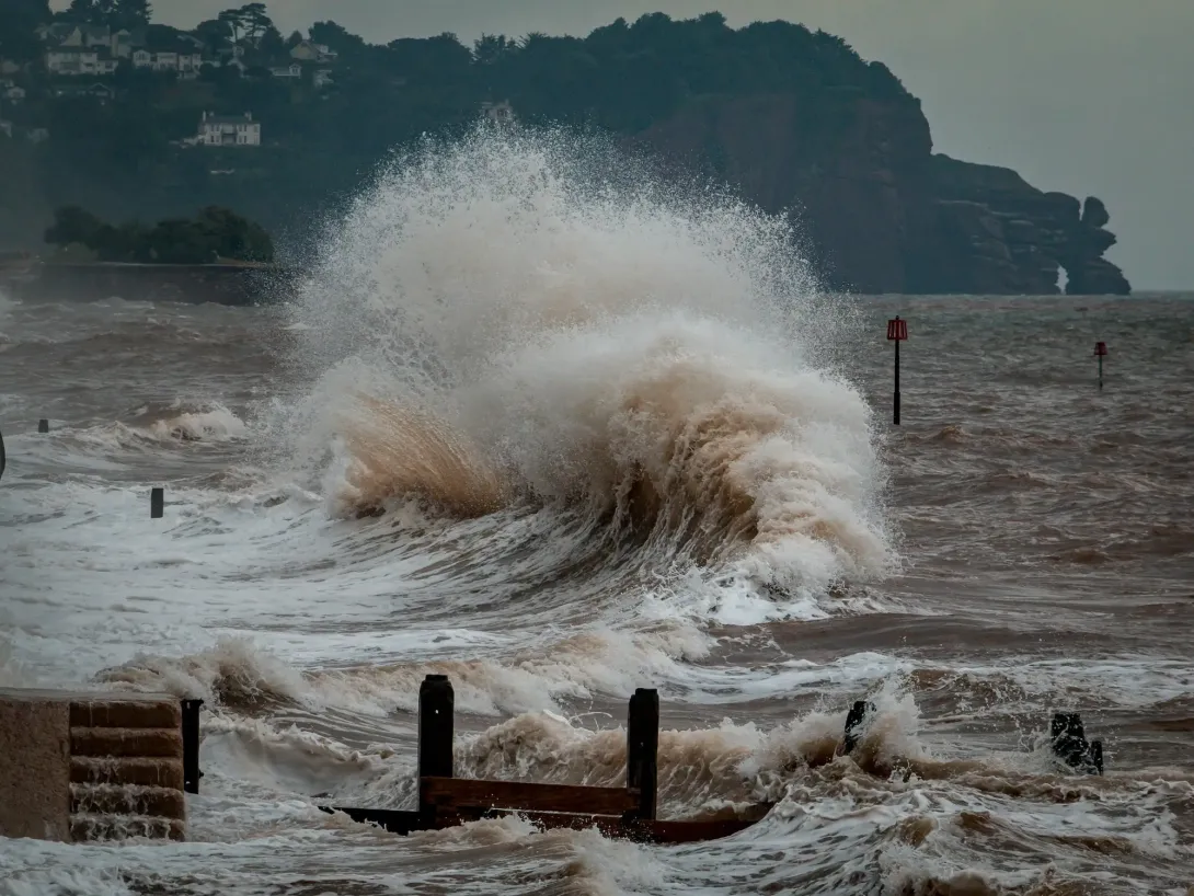 Large coastal wave