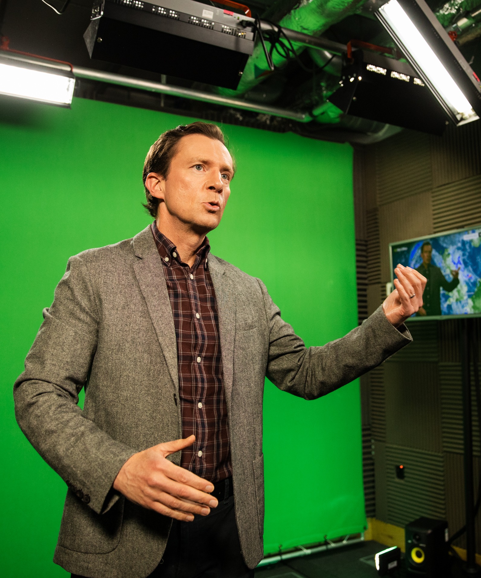Man weather presenter green screen - portrait.jpg