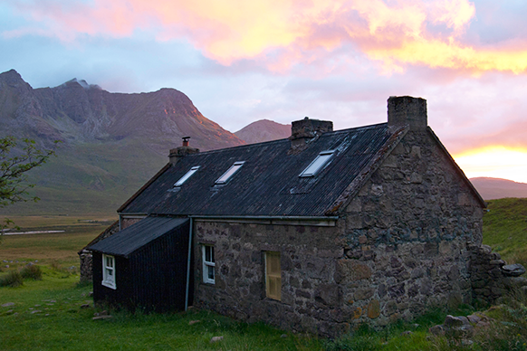 Shenavall Bothy – Image: Neil S Price