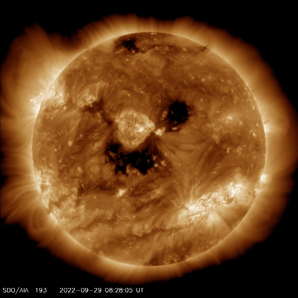 EUV image from SDO satellite (NASA).