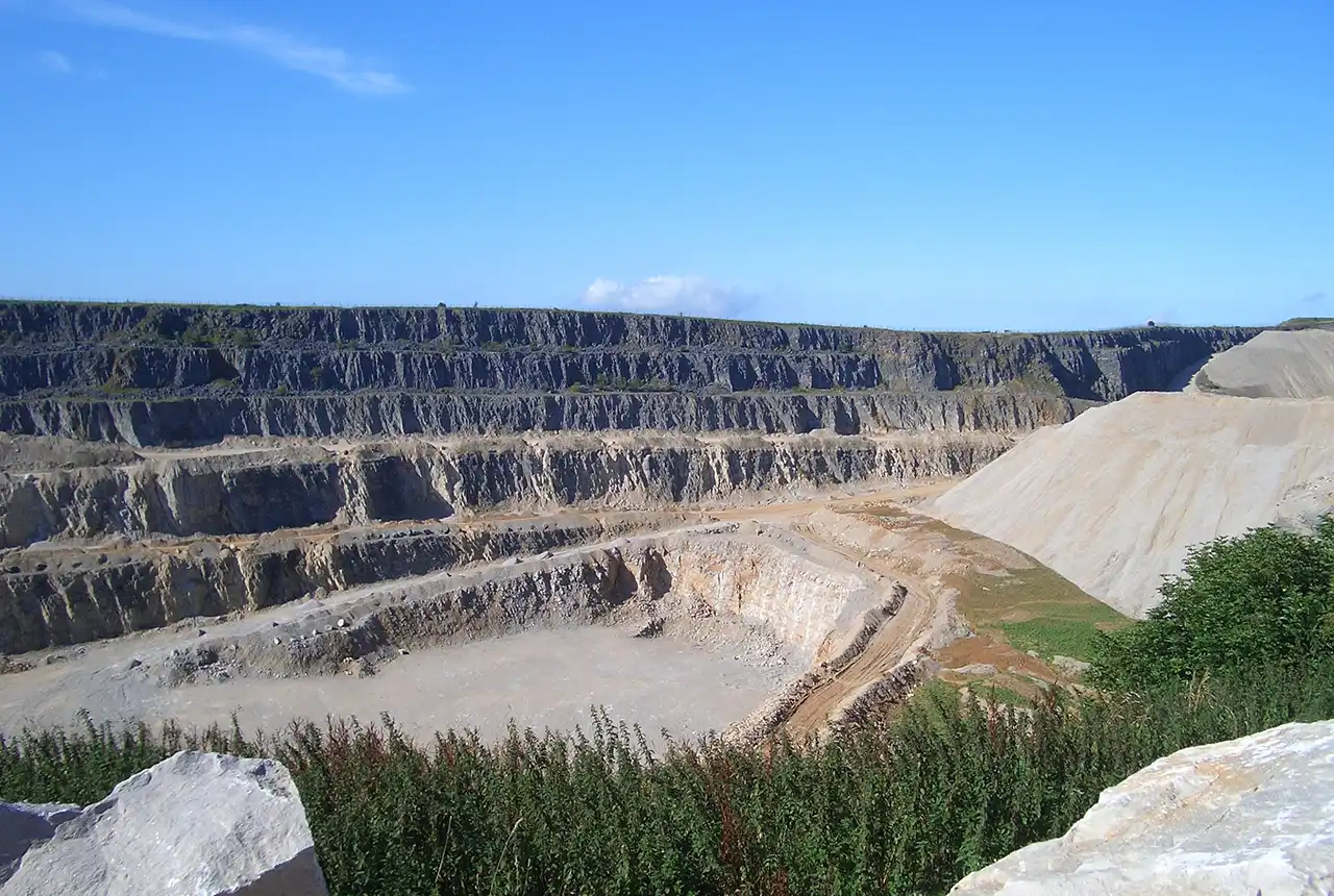 Dowlow limestine quarry, Derbyshire, UK. © Clive Mitchell BGS / UKRI