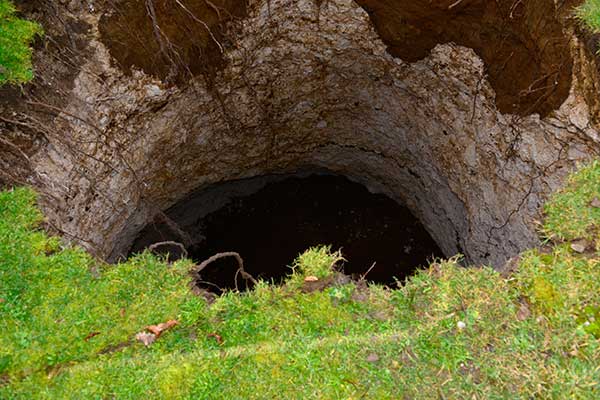 Rainham Mark Grammar School: view into the base of the denehole collapse.