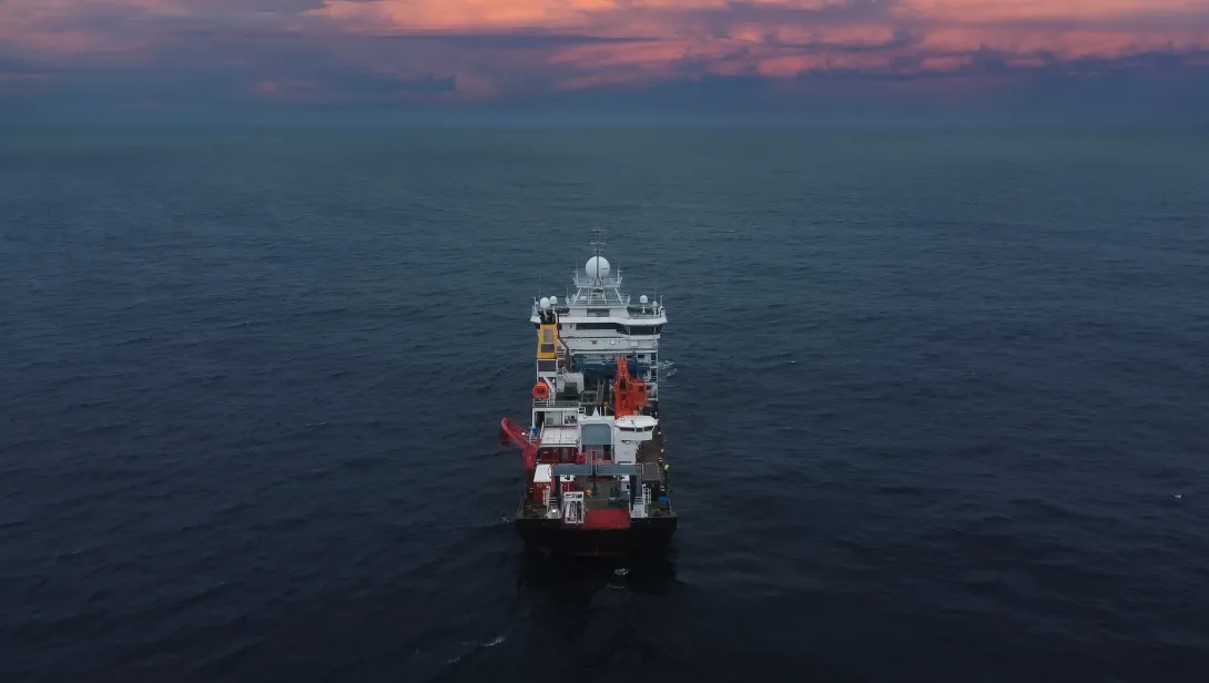 RRS James Cook sailing into the horizon