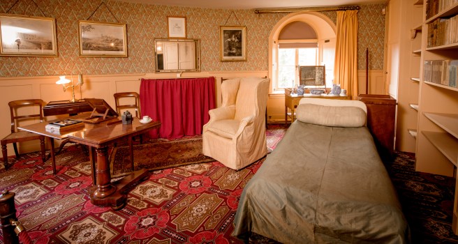 Colour photograph of Wellington's bedroom, restored to the colour scheme in his day.