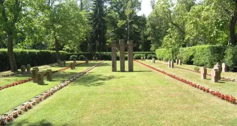 Karlsruhe Main Cemetery, Memorial for German and Foreign Victims of Air-Raid Bombing in World War II by August Meyerhuber 1954