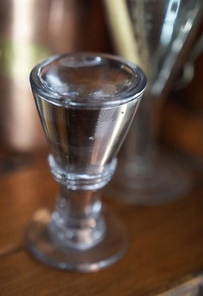 Small glass cone on a stem on to which a scoop of ice cream can be placed