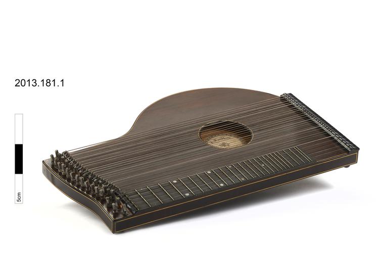 Image of 314.122-6 True board zithers with resonator box (box zither) sounded by plectrum