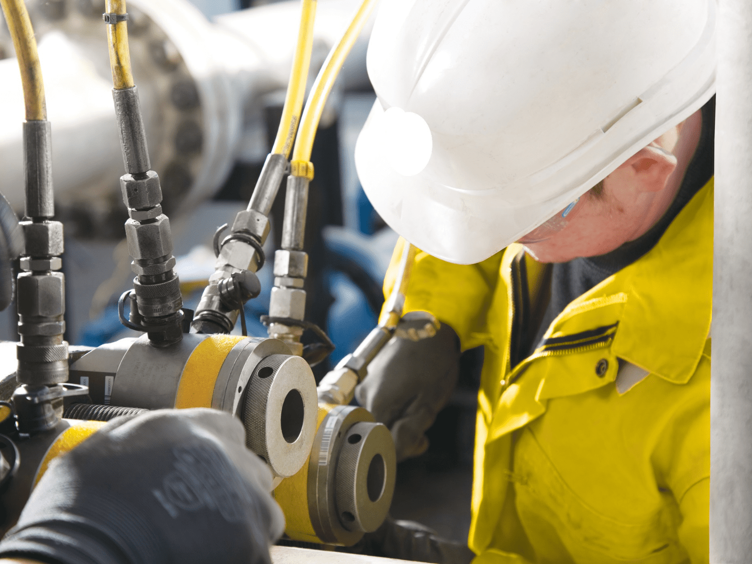 Mechanical joint integrity training (MJI) - Man In A White Hard Had Working On Mechanical Joints