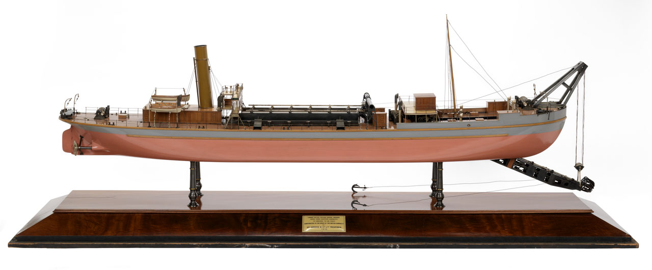 An image showing 'St. Lawrence dredger - starboard broadside'
