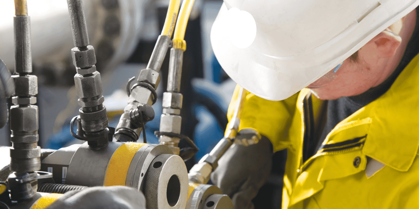 Mechanical joint integrity training (MJI) - Man In A White Hard Had Working On Mechanical Joints