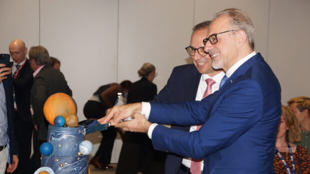 Laurent Jaffart (Head of ECSAT) and Josef Aschbacher (Director General of ESA) cutting the celebration cake