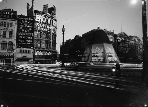 Nightly blackouts at Piccadilly Circus in 1940 during the Blitz. 