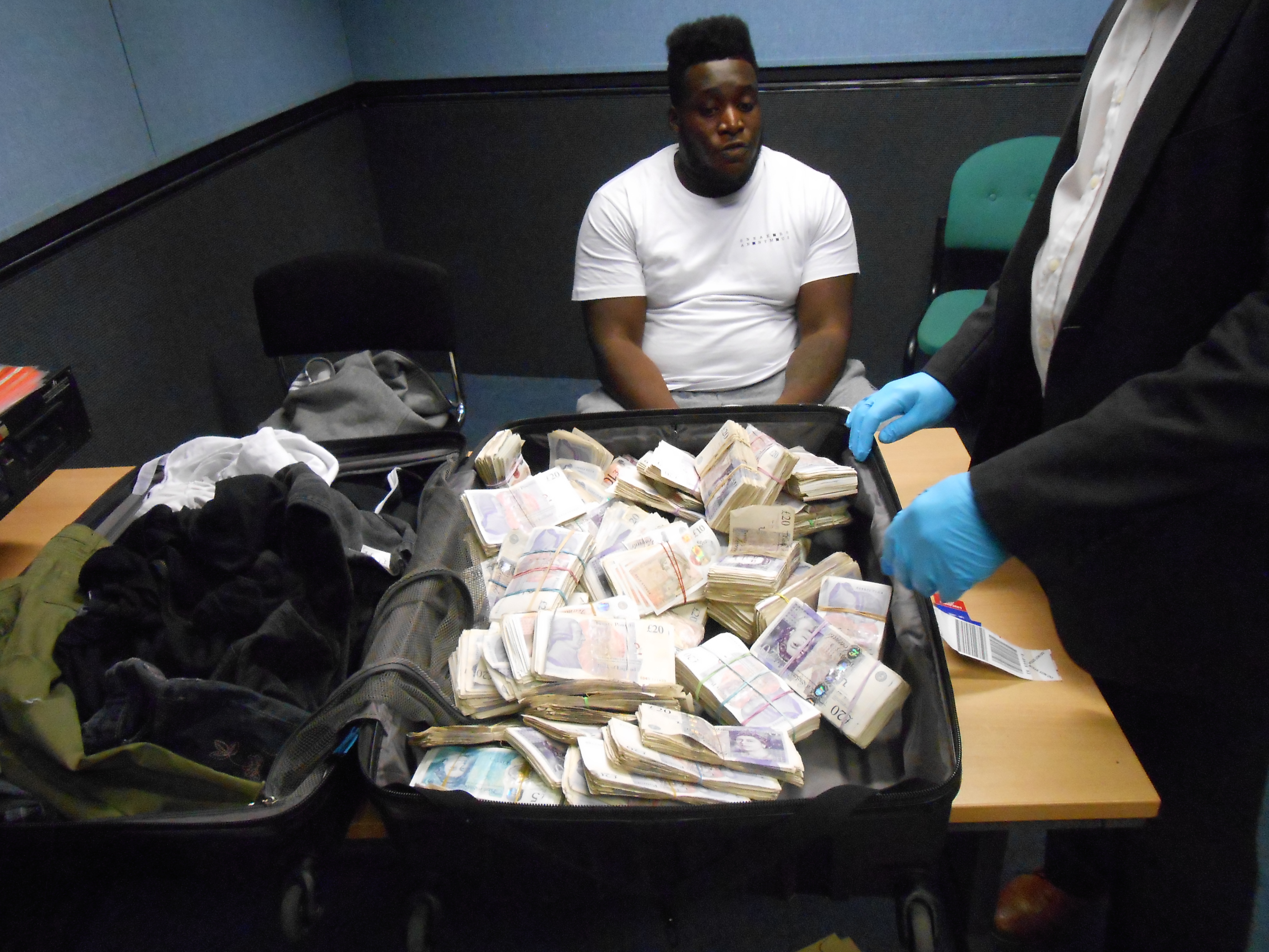 Sheldon NOEL with cash