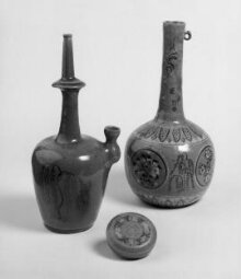 Long-necked celadon bottle with inlays and underglaze copper red thumbnail 1