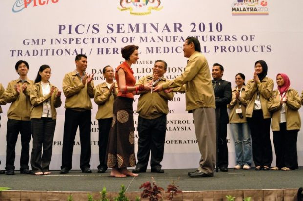 Joey Gouws, MCC, South Africa receives the PIC/S walking stick in Malaysia