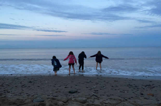 Adele and her daughters spending Family time together at the beach
