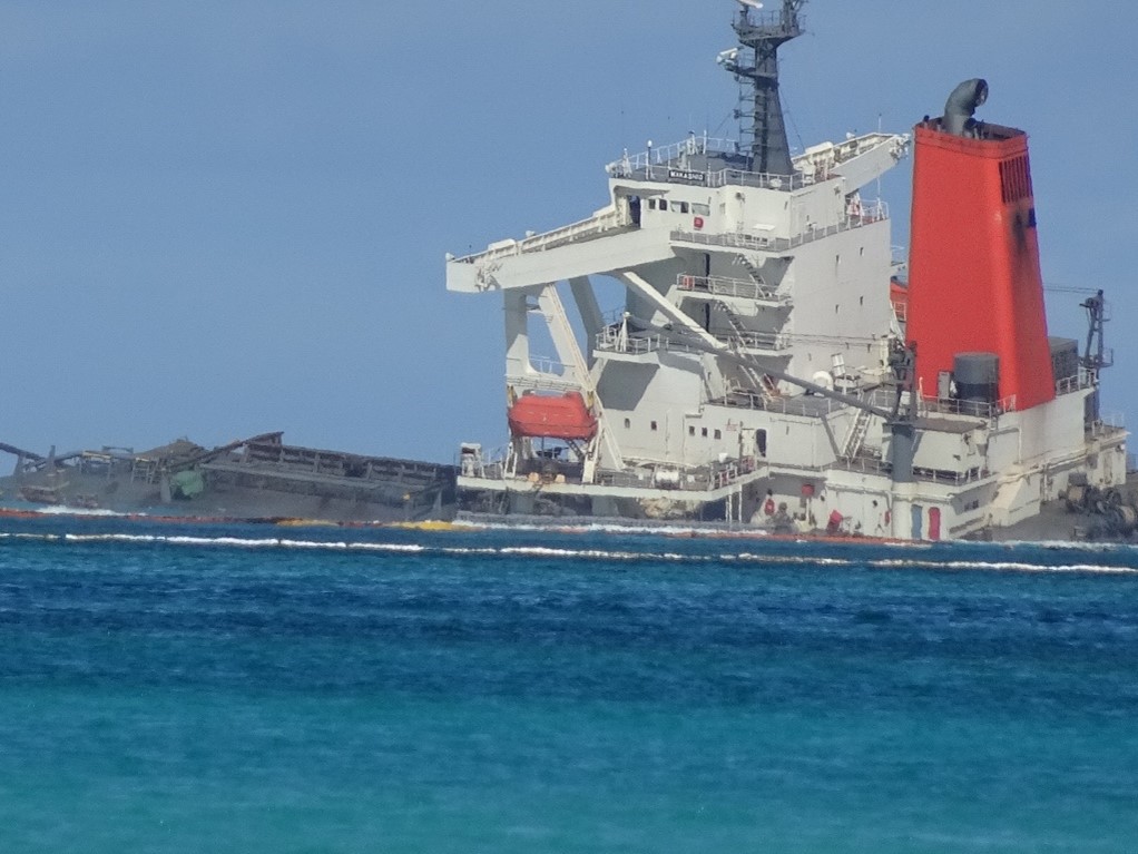 picture of a shipwrecked container ship