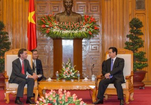 Lord Green meets Vietnamese Prime Minister Nguyen Tan Dzung in Hanoi, 12 June 2013 from UK in Vietnam Lord Green meets Vietnamese Prime Minister Nguyen Tan Dzung in Hanoi, 12 June 2013 from UK in Vietnam