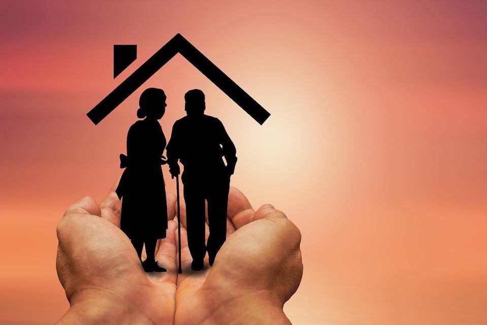 Image of a couple in silhouette in a hand