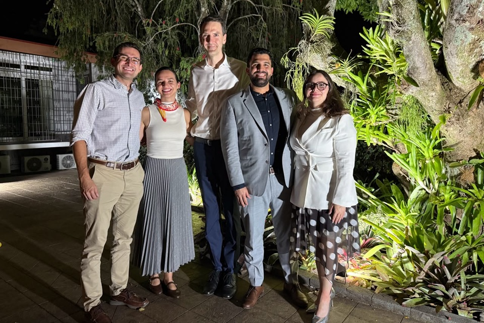 Picture of Chevening Costa Rica cohort 2024-25 with Amb. Edward Stevens