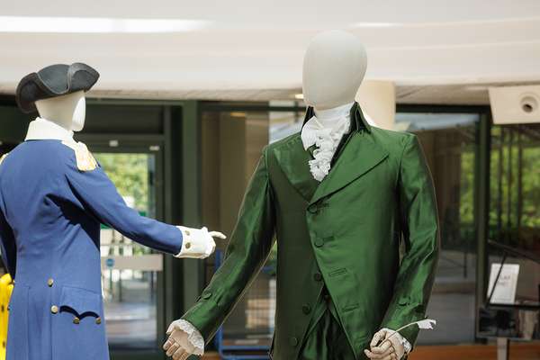 A display in The National Archives entrance. There are two mannequins wearing 18th-century clothing. They are dressed as George Washington and Alexander Hamilton.
