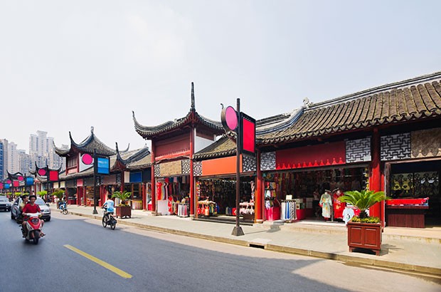 Image of a market in Shanghai.