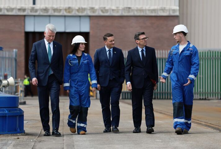 Prime Minister Andy Burnham and Defence Secretary Wes Streeting speak with BAE Systems staff