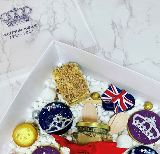 Jubilee box with cupcakes decorated with the crown and British flag