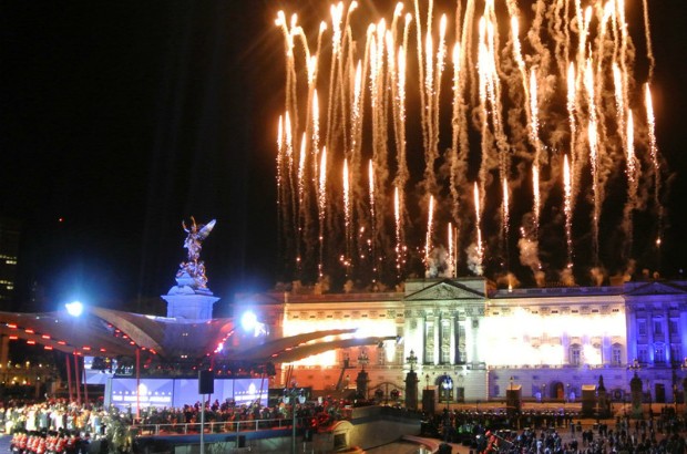 Fireworks at Buckingham Palace (credit: Ann Harrison/CC BY-SA 2.0)
