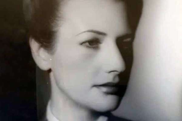 Elvira Chaudoir.