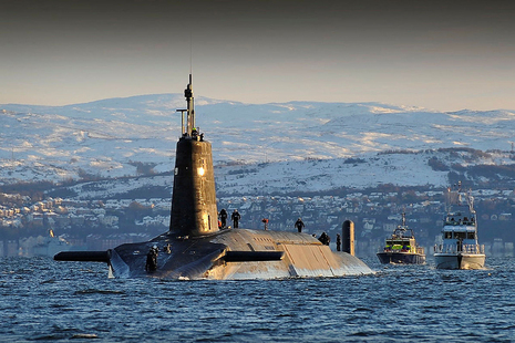 HMS Vanguard arrives back at HMNB Clyde.