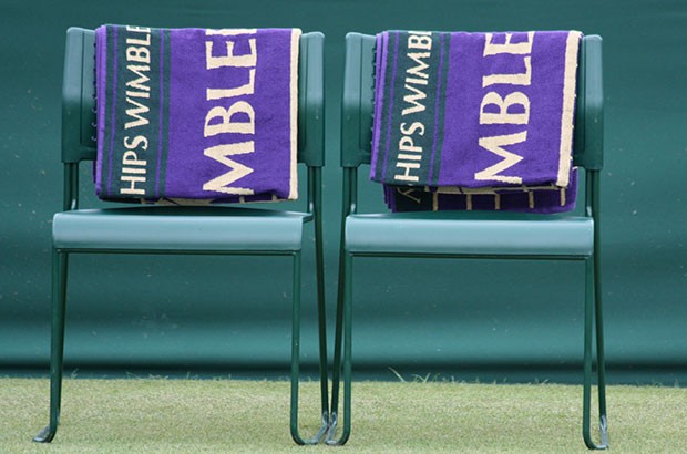 Image of 2 Wimbledon chairs with towels.