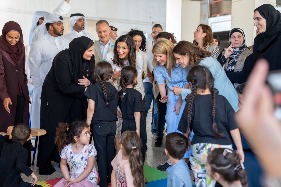 Minister Chapman at a collective shelter in Beirut