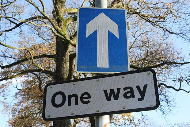One way arrow sign