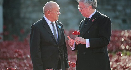 French and British Defence ministers Jean-Yves Le Drian and Michael Fallon