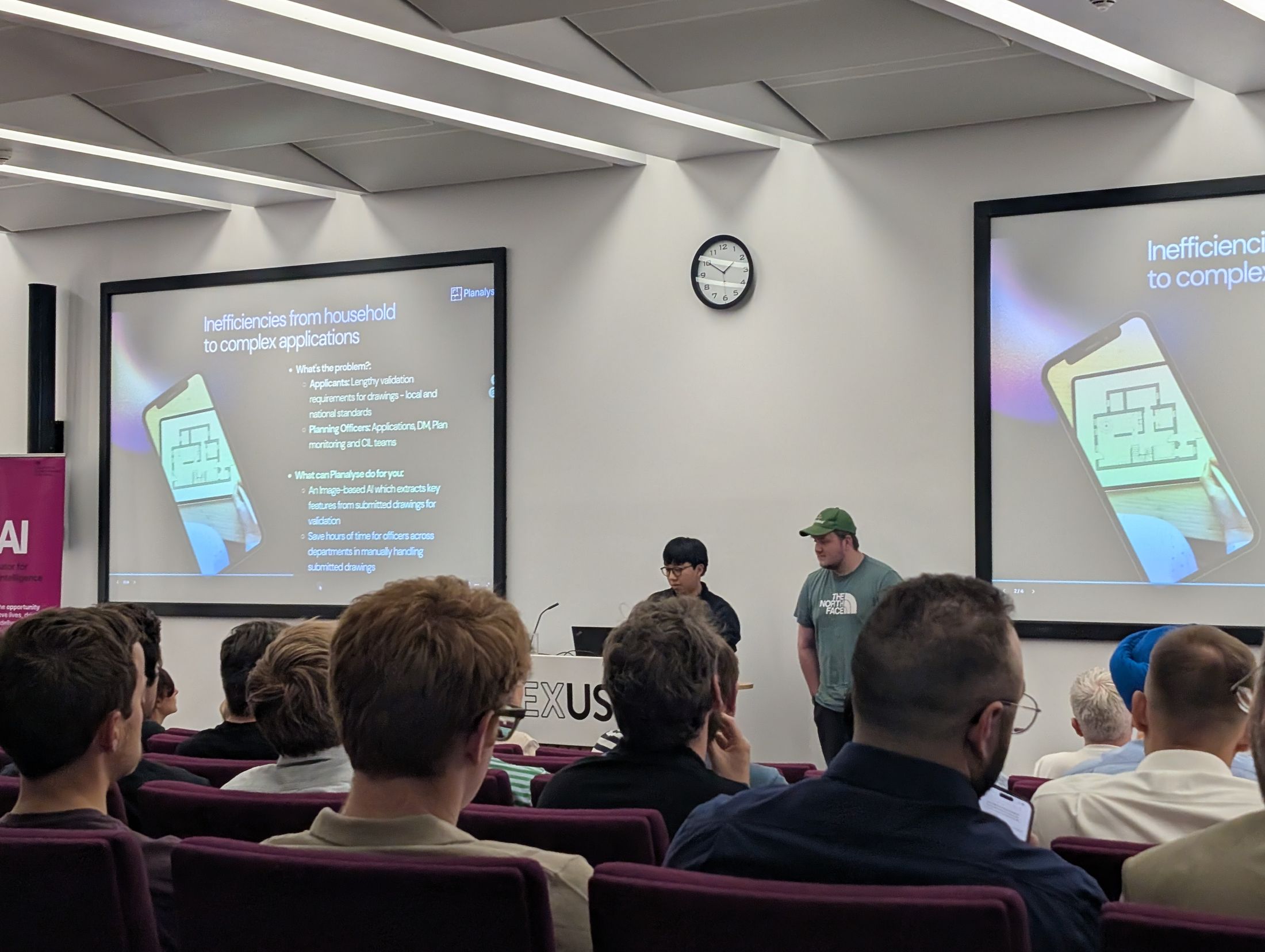 Team Planalyse presenting their tool