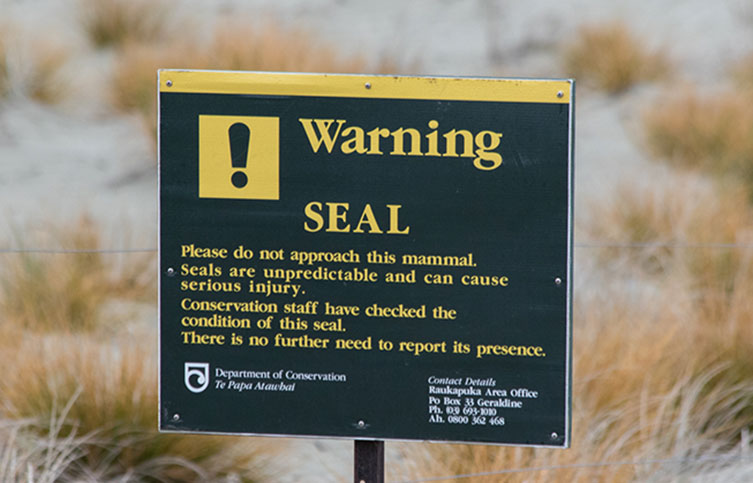 A 'Warning, seal' sign