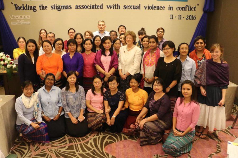 group-photo-burma-stigma-workshop