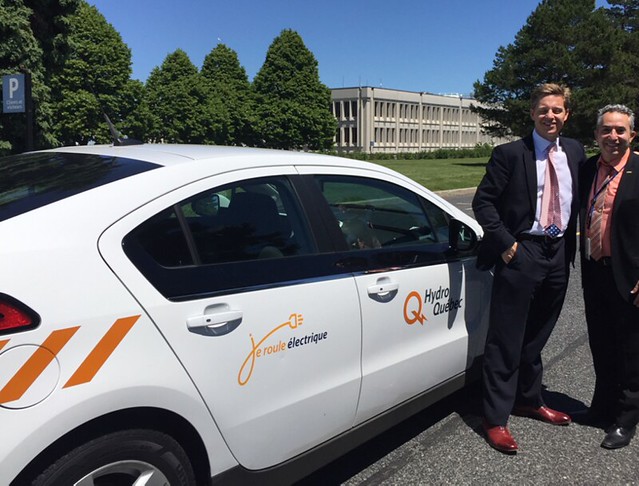 Consul General Nick Baker visits the Institut de recherche d'Hydro-Québec (IREQ)