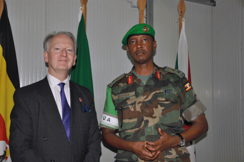 Minister for Africa, Henry Bellingham meets the AMISOM force commander