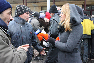 Journalists talking to project beneficiaries and volunteers