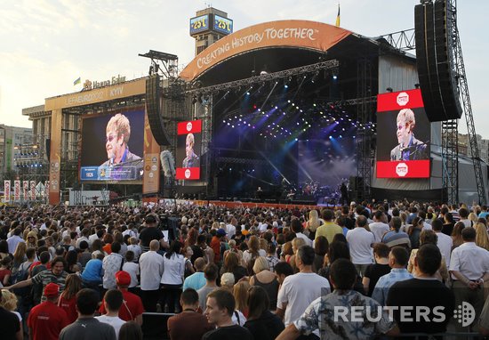 Елтон Джон на Майдані Незалежності. Київ, 30 червня 2012