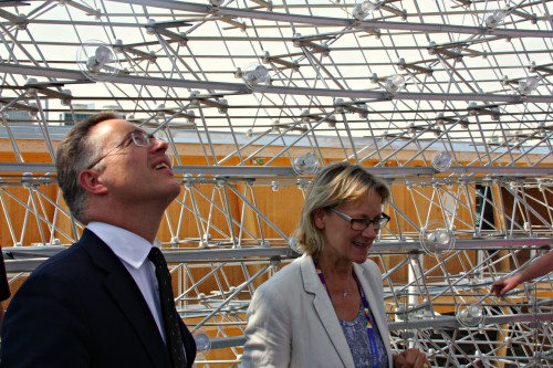 HM Ambassador Nigel Baker admires the hive at UK Pavilion, Milan Expo 2015. 11 June 2015