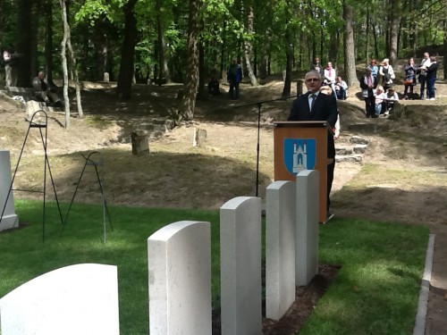 Ambassador Robin Barnett speaks at the rededication ceremony in Lidzbark Warmiński