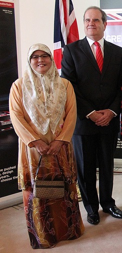 accepting-the-award_with-datin-adina-HE-and-family